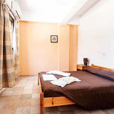 One Bedroom Apartment With Kitchenette# 12 A Raches  Экстерьер фото